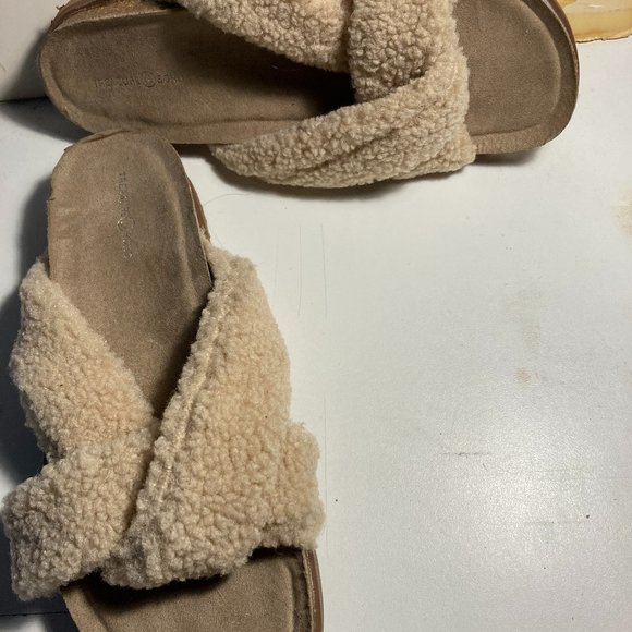 Treasure Bond beige slides,  9 M, worn previously. Comfy. Clean. - Picture 2 of 3